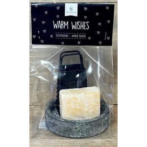 Amberblok met rasp en bakje in geschenkverpakking met tekst Warm wishes Soaps en gifts