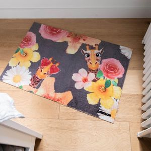 Vloerkleed NEWMOJI - Vloerkleed kinderkamer 60X90 cm - Tapijt kinderkamer - Kindertapijt - Speelkleed/Speelmat - Vloerkleed Dieren - Giraf taupe donker/bruin - Voor jongens en meisjes