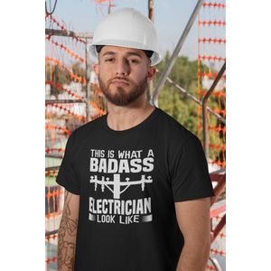 Rick & Rich - T-Shirt What Badass Electrician Looks Like - T-Shirt Electrician - T-Shirt Engineer - Zwart Shirt - T-shirt met opdruk - Shirt met ronde hals - T-shirt met quote - T-shirt Man - T-shirt met ronde hals - T-shirt maat 3XL