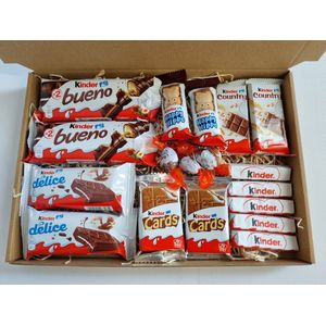 Kinder Snack Snoep Pakket Box - brievenbus cadeau - brievenbusdoos - Kerstcadeau - chocolade cadeau - kerstpakket - eten - Pasen