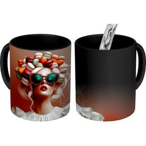 Magische Mok - Foto op Warmte Mokken - Koffiemok - Vrouw - Macarons - Bril - Magic Mok - Beker - 350 ML - Theemok