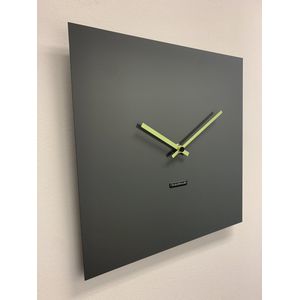 Wandklok CHANTALBRANDO -- TIME SQUARE 40 -- NARDO GREY -- MODERN DESIGN -- MADE IN HOLLAND - HOOGGLANS GRIJS