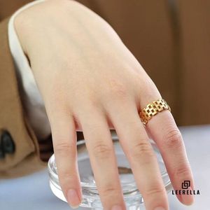 Leerella Gevlochten Design Ring Dames & Heren – Roestvrij Staal - Goudkleur 7/17,3mm