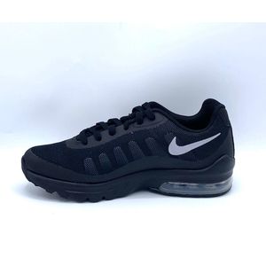 Nike Air Max Invigor Jongens Sneakers - Black/Wolf Grey - Maat 36.5