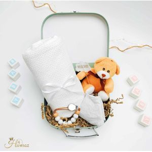 Baby Geschenk Set - 5-delig Kraamcadeau - Unisex - Hawsaz.nl kraamcadeaus - Babygeschenkset - Babydeken - Baby koffertje - Gepersonaliseerde cadeaus - Slabbetje - Baby knuffel - Genderneutraal cadeau - Speenkoord