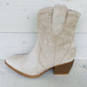 SmileFavorites® Dames Cowboylaarzen met Hak Kort - Beige - Suedine - Maat 39