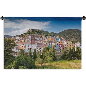 Wandkleed Sardinië - Het uitzicht over Kleurrijke Stad in Sardinië Wandkleed katoen 180x120 cm - Wandtapijt met foto XXL / Groot formaat!