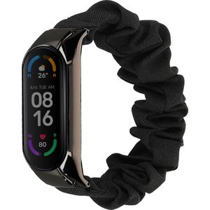 kwmobile elastisch bandje voor smartwatch - geschikt voor Xiaomi Mi Smart Band 6 / Mi Band 6 / Band 5 - Horlogebandje van katoen - In zwart