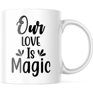 Valentijn Mok met tekst: Our Love is Magic | Valentijn cadeau | Valentijn decoratie | Grappige Cadeaus | Koffiemok | Koffiebeker | Theemok | Theebeker