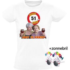Hoera 51 jaar! Het is feest Dames T-shirt + Happy birthday bril - verjaardag - jarig - 51e verjaardag - oma - wijn - grappig