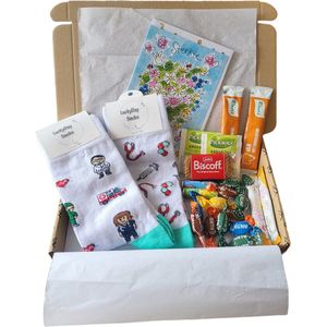 Cadeau box – Beterschap - Ziek - Opkikker - Verkouden - Zuster - Verrassings Pakket - Gift box - Grappig - Cadeau voor vrouw man – Kado – Sokken - Geschenkdoos –LuckyDay Socks - Maat 41-45