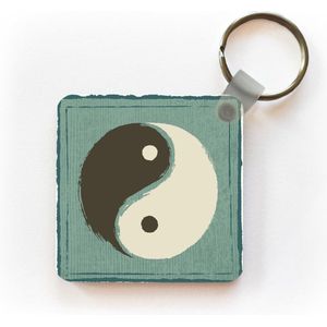 Sleutelhanger - Uitdeelcadeautjes - Een illustratie van Yin en Yang tegen een blauwe achtergrond - Plastic