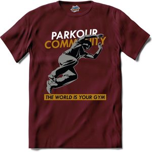 The World Is Your Gym | Free Running - Free Runner - T-Shirt - Unisex - Burgundy - Maat M