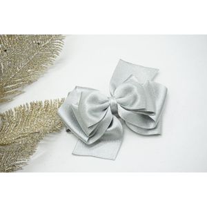 Haarstrik Satijn glitter - Zilver 007 – Grote strik – Kerst accessoire - Haarclip - Bows and Flowers