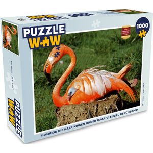 Puzzel Flamingo die haar kuiken onder haar vleugel beschermd - Legpuzzel - Puzzel 1000 stukjes volwassenen