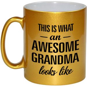 This is what an awesome grandma looks like cadeau mok / beker - 330 ml - goudkleurig - verjaardag - kado mok / beker