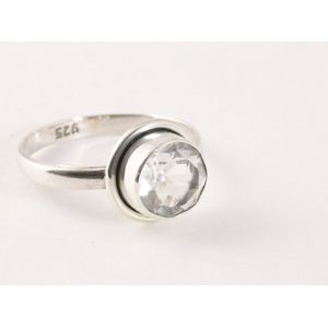 Fijne ronde zilveren ring met bergkristal - maat 19