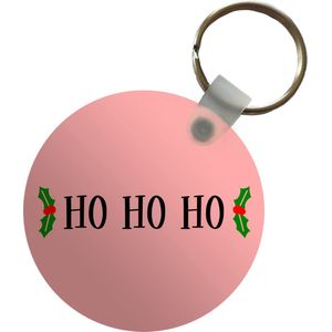Sleutelhanger - Kerst quote Ho ho ho met een roze achtergrond - Plastic - Rond - Uitdeelcadeautjes - Kerst - Cadeau - Kerstcadeau voor mannen en voor vrouwen