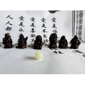 Een mini jade kraal + Boeddha sleutelhanger roodbruin set van 6 stuks Feng Shui gelukspoppetjes geluksbrenger