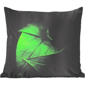 Sierkussens - Kussen - De details van een groen blad tegen een zwarte achtergrond - 45x45 cm - Kussen van katoen