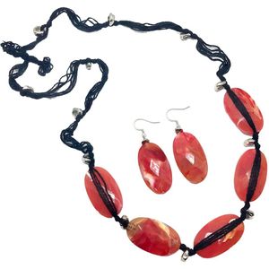 Behave Set - ketting en oorbellen - koraalrode kleur- zwart - 2delig