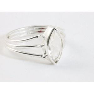 Opengewerkte zilveren ring met bergkristal - maat 17