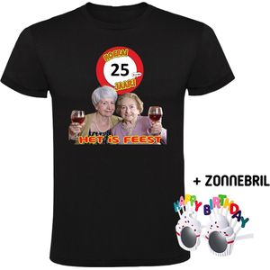 Hoera 25 jaar! Het is feest Heren T-shirt + Happy birthday bril - verjaardag - jarig - 25e verjaardag - oma - wijn - grappig