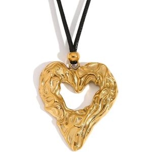 luxe ketting met groot hart met mooie details aan zwart koort - rvs - stainless steel - waterproof - cadeau