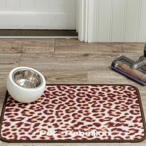 Pet Rebellion - Voermat  - Dinner Mate Leopard - 60 X 40 cm - Tapijt - Droogloopmat - Schoonloopmat - Anti Slip - Machine Wasbaar