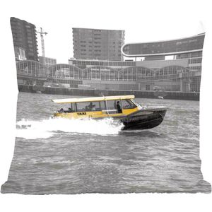 Sierkussens - Kussentjes Woonkamer - 45x45 cm - Zwart-wit foto van een boot in het Nederlandse Rotterdam