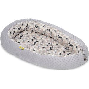 Babynestje - grijs beige - minky dot en driehoeken - met uitneembaar matras