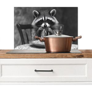 Spatscherm keuken 60x40 cm - Kookplaat achterwand Wasbeer - Cute - Pasta - Tafelkleed - Zwart - Wit - Muurbeschermer - Spatwand fornuis - Hoogwaardig aluminium