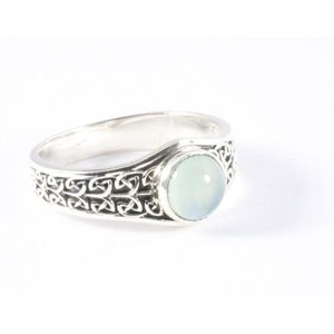 Bewerkte zilveren ring met aqua chalcedoon - maat 20