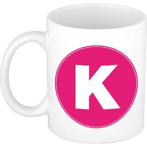 Mok / beker met de letter K roze bedrukking voor het maken van een naam / woord - koffiebeker / koffiemok - namen beker