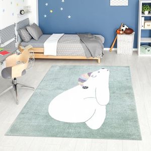 Flycarpets Playful Pals Kids - Groen Ijsbeer Vloerkleed Kinderkamer / Babykamer - Laagpolig Kindervloerkleed 190x280 cm