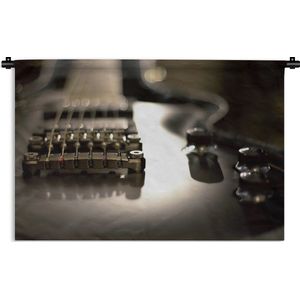Wandkleed Elektrische gitaar - Close-up van een zwarte elektrische gitaar Wandkleed katoen 180x120 cm - Wandtapijt met foto XXL / Groot formaat!