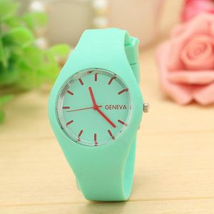 Geneva Horloge Lichtgroen• Unisex • Geneva • Zwart • Wit • Rood • Geel • Turqouise • Donkerblauw • Lichtblauw • Oranje • Roze • Paars • Groen