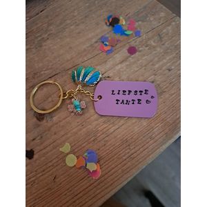 By_Evelien Prachtige Sleutelhanger LIEFSTE TANTE - Uniek Geboorte aankondiging - Bijzonder - Klavertje - Origineel - Zomaar - Graveren - Hartje - Ibiza - Schelpje - Bohemian - Glitter - AUNTIE to Be 2023