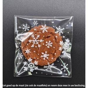 50 Uitdeelzakjes Sneeuw Design 14 x 14 cm met plakstrip - Cellofaan Plastic Traktatie Kado Zakjes - Snoepzakjes - Koekzakjes - Koekje - Cookie Bags - Sneeuw - Kerst - Christmas - Snowflake - Sneeuwvlok
