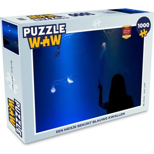 Puzzel Een meisje bekijkt Blauwe kwallen - Legpuzzel - Puzzel 1000 stukjes volwassenen