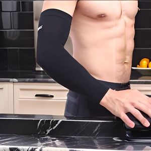 Arm Sleeve Zwart - Lichte Compressie - Versteviging – Comfortabele Arm Sleeve – Zwarte Kleur – Verbetert Bloedcirculatie – Ondersteunt Spieren – Sport en Dagelijks Gebruik – Duurzaam en Elastisch