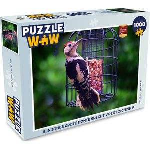 Puzzel Een jonge grote bonte specht voedt zichzelf - Legpuzzel - Puzzel 1000 stukjes volwassenen