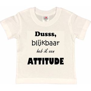T-shirt Kinderen ""Dusss, blijkbaar heb ik een ATTITUDE"" | korte mouw | Wit/zwart | maat 134/140