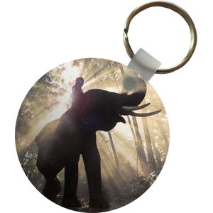 Sleutelhanger - Olifant met persoon in fel zonlicht - Plastic - Rond - Uitdeelcadeautjes