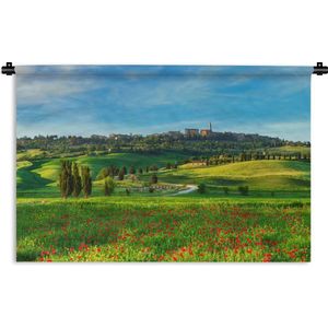 Wandkleed Toscaanse landschappen - Een veld met rode bloemen in het Italiaanse Toscane Wandkleed katoen 90x60 cm - Wandtapijt met foto