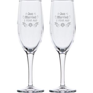 Gegraveerde set Champagneglazen 16,5cl Just Married 1 year ago