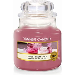 Yankee Candle Geurkaars Small Sweet Plum Sake - 9 cm / ø 6 cm