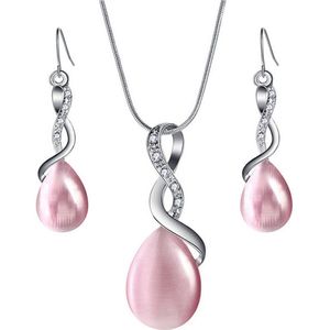 Sieraden set (roze) - Collier met hanger en bijpassende oorbellen.