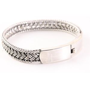 Gevlochten zilveren armband met kliksluiting - lengte 19 cm.