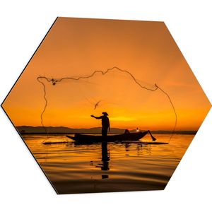 WallClassics - Dibond Hexagon - Silhouet van Visser op Bootje bij Oranjekleurige Lucht - 60x52.2 cm Foto op Hexagon (Met Ophangsysteem)